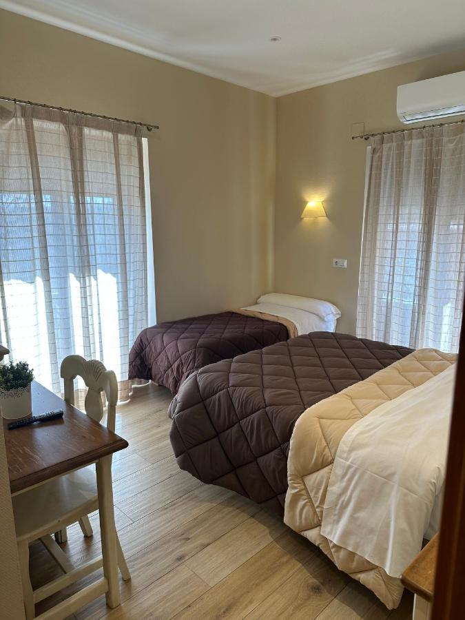 Toledo Plaza Hotel ภายนอก รูปภาพ